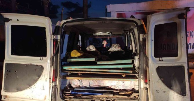 Sulama kanalındaki metal kapakları çalan hırsızlar suçüstü yakalandı