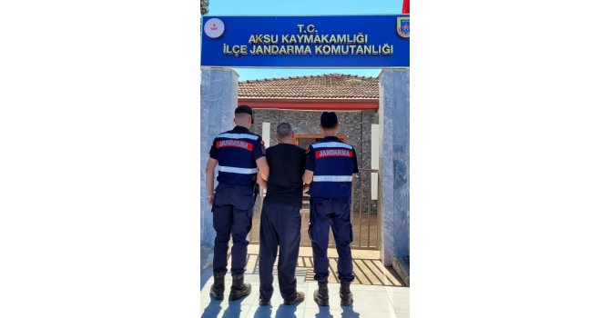 40 yıl hapis cezasıyla aranan firari sahte kimlikle yakalandı