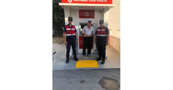 Dolandırılmak üzereyken jandarma fark etti