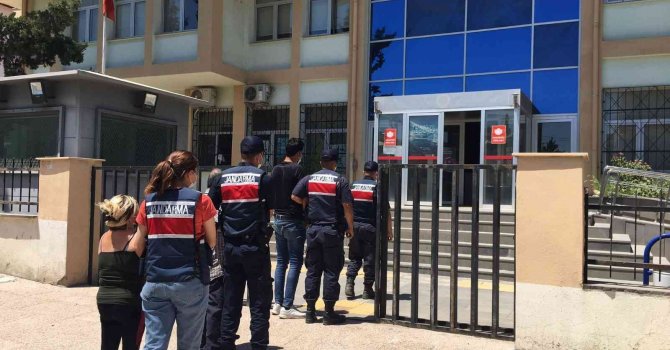 Mersin’de fuhuş operasyonu: 4 gözaltı