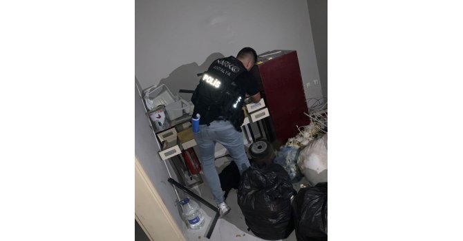Manavgat’ta eş zamanlı uyuşturucu operasyonu