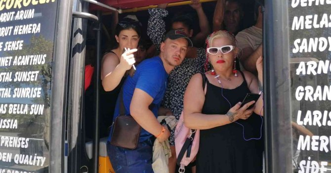 Turist çocuk, gereğinden fazla yolcu taşınan minibüste baygınlık geçirdi