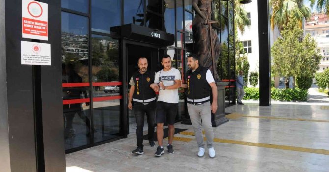 Hırsızlık suçundan 24 yılla aranan firari yakalandı
