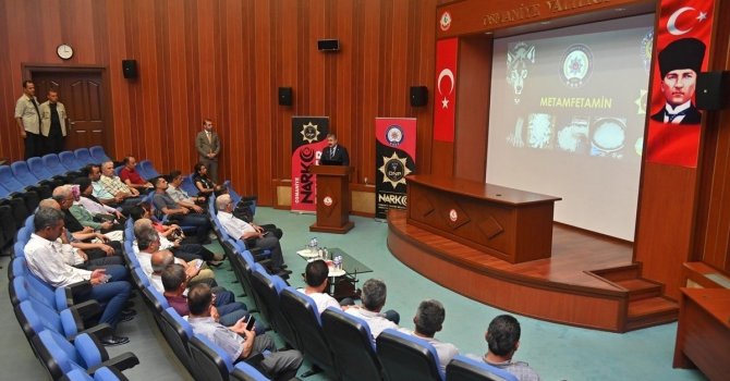Osmaniye’de muhtarlara uyuşturucuyla mücadele anlatıldı
