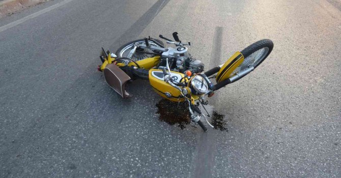 Ağaca çarpan motosiklet sürücüsü hayatını kaybetti