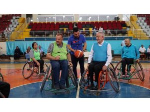 Engelli sporcularla farkındalık maçı yaptılar