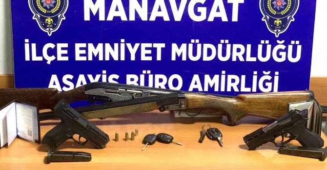 Polisin arama yaptığı ikamette ruhsatsız tabanca ve tüfek ele geçirildi