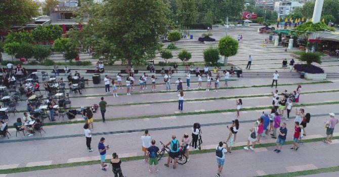 Konyaaltı Belediyesi Oda Orkestrasından Flash Mob