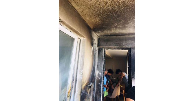 Evde çıkan yangın hasara neden oldu