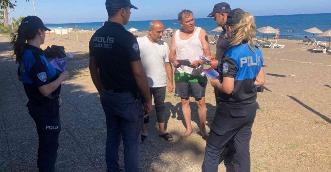 Mersin polisi, suda boğulmalara karşı bilinçlendiriyor