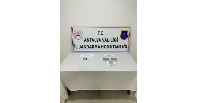 Manavgat’ta turistlere uyuşturucu satan şüpheliye jandarma baskını