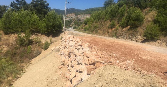 Büyükşehir’den Bıçakçı-Üzümlü yoluna bakım