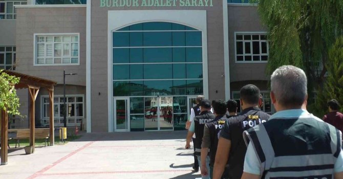 Burdur’da siber dolandırıcılığa 5 tutuklama