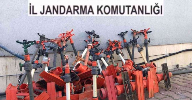 Tarlalardan sulama fıskiyelerini çalan 2 kişi yakalandı