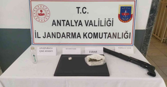 Jandarma şüphe üzerine durdurdu, uyuşturucu madde çıktı