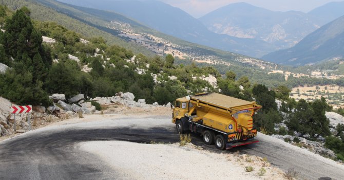 Büyükşehir Finike kırsalında çalışıyor