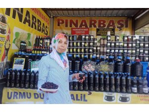 Kahramanmaraşlılar yazın urmu dutu suyu ile serinliyor