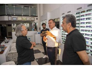 Seçer, İstiklal Caddesi esnafıyla buluştu