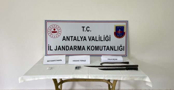 Cezaevi firarisi jandarmaya takıldı