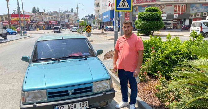 Altın ve para bulamayınca çaldığı otomobili bırakıp kaçtı