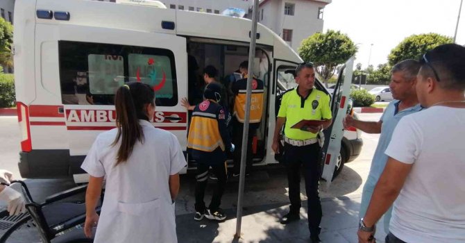 Antalya’da 12 yaşındaki bisikletli çocuk minibüs çarpması sonucu yaralandı