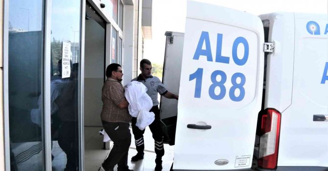 Bir amcanın en zor anı, balkondan düşerek hayatını kaybeden yeğenin cenazesini kollarında taşıdı