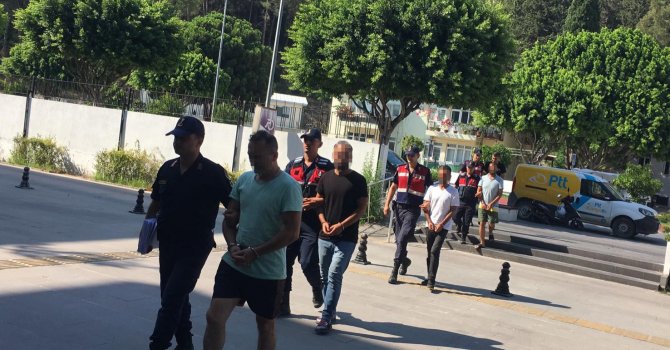 Antalya’da 20 düzensiz göçmen yakalandı