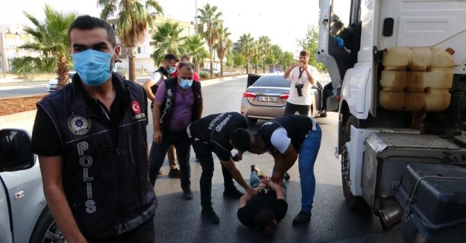 Mersin’de kullandığı tırda eroin ele geçirilen zanlı tutuklandı