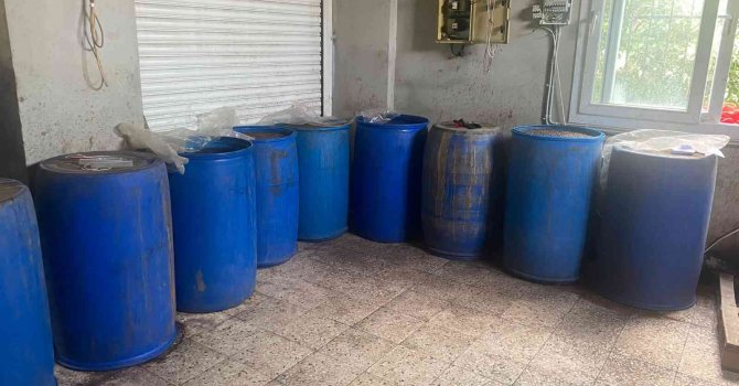 Adana’da bin 40 litre sahte içki ele geçirildi