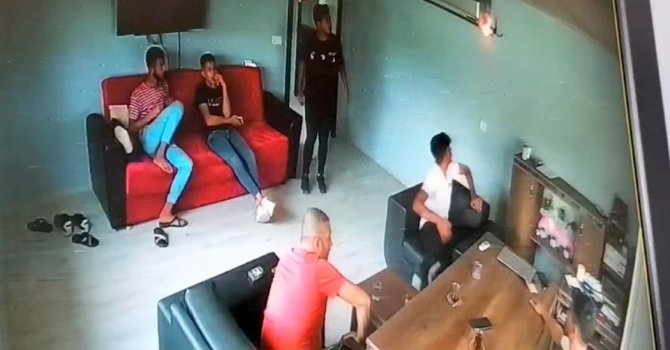 Patlama sesiyle herkes kaçtı iş yeri sahibi bakakaldı