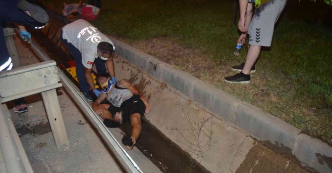 Kontrolden çıkan otomobil bisiklete çarptı: 2 ağır yaralı