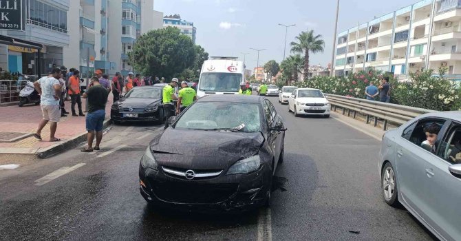 Silifke’de otomobil motosiklete çarptı: 2 yaralı