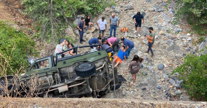 Alanya’da safari aracı şarampole uçtu: 7 yaralı