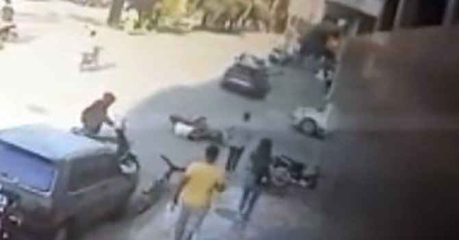 Motosikletli genci ölüme sürükleyen kaza kamerada