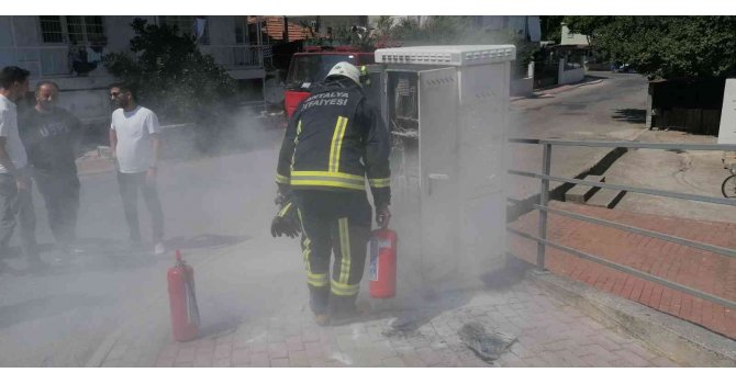 İnternet erişim kabini yangında zarar gördü