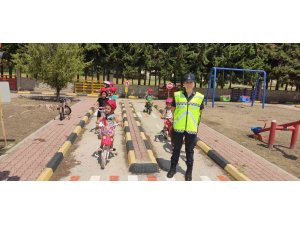 Kumluca’da jandarmadan öğrencilere kask eğitimi