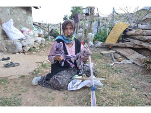 Antalya’da Yörükler kolan dokuma ve kirmen eğirme kültürünü yaşatıyor