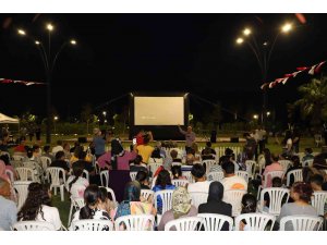 Mersin’de binlerce kişi açık havada ’Bergen’ filmini izledi