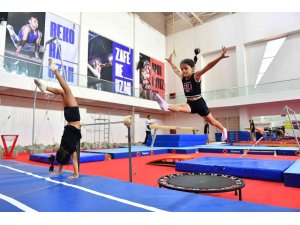 Mersin’de ücretsiz cimnastik kurslarında geleceğin sporcuları yetişiyor