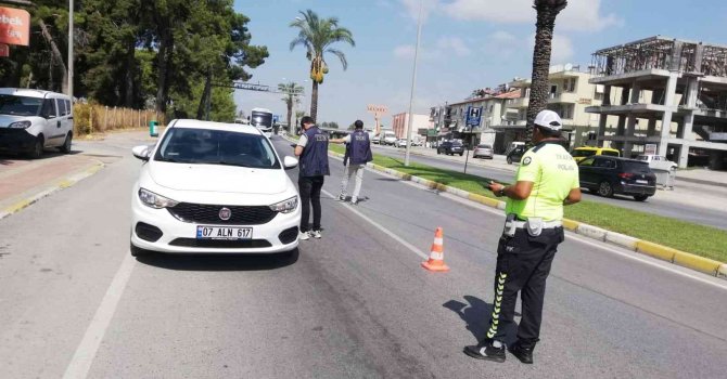 Manavgat’ta polisten ’güven ve huzur’ uygulaması