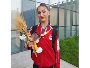 Antalyasporlu cimnastikçiler sahneye çıktı