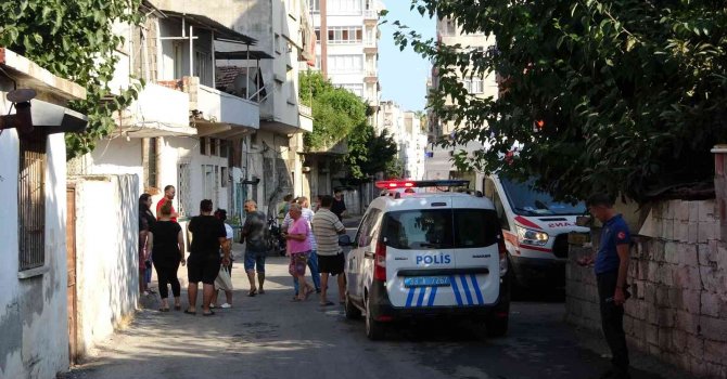 Yeni doğan bebeği tarlaya bırakmışlar