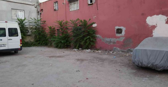 Adana’da arabada unutulan bebek öldü