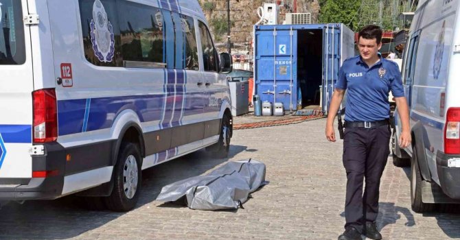 Antalya’da denizde bulunan cesedin kimliği ortaya çıktı