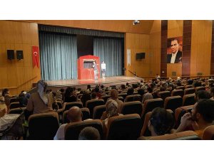 Çocuklara kukla gösterisi