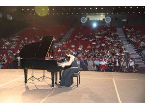 Defne Nisan bu yıl 7 ödül aldı