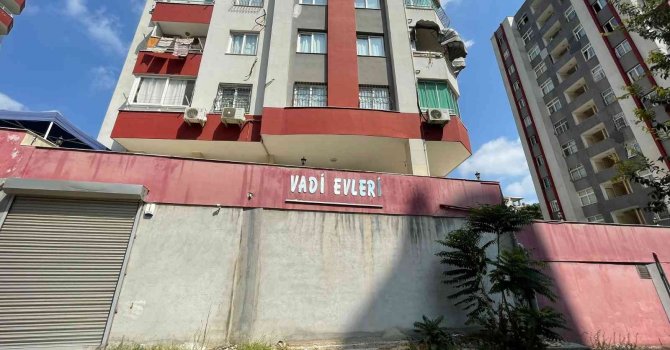 Dördüncü kattan düşen çocuk ağır yaralandı