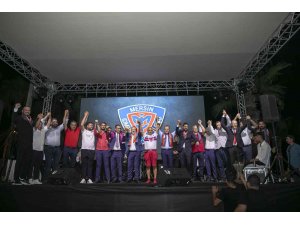 Seçer, Mersin İdmanyurdu’nun kuruluş yıldönümünü taraftarlarla birlikte kutladı