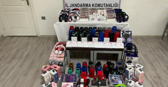 Piyasa değeri 300 bin TL olan kaçak elektronik ürünler ele geçirildi