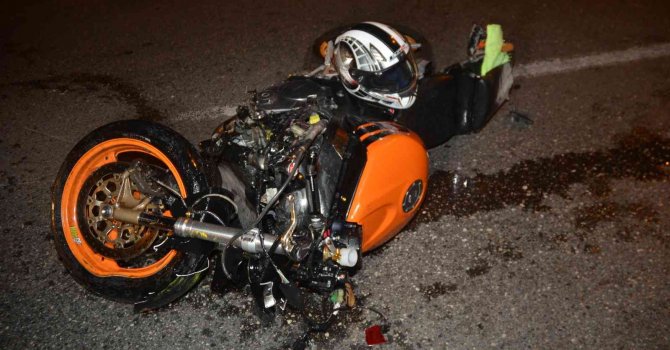 Antalya’da otomobile arkadan çarpan motosiklet sürücüsü yaralandı